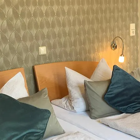 여관 Restaurant Landgasthof Zum Wiesengrund 3*