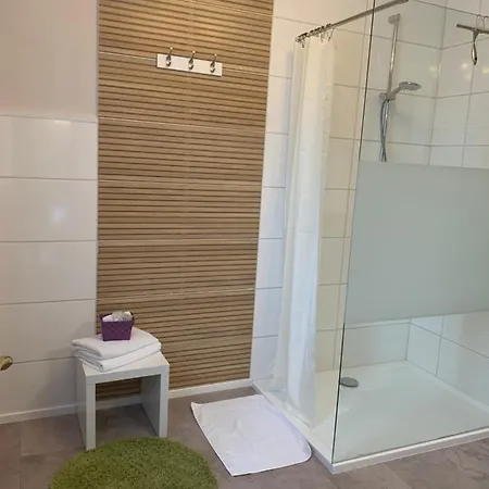 Restaurant Landgasthof Zum Wiesengrund 뉴어