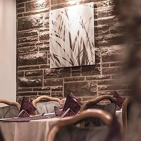 Restaurant Landgasthof Zum Wiesengrund Inn Newel