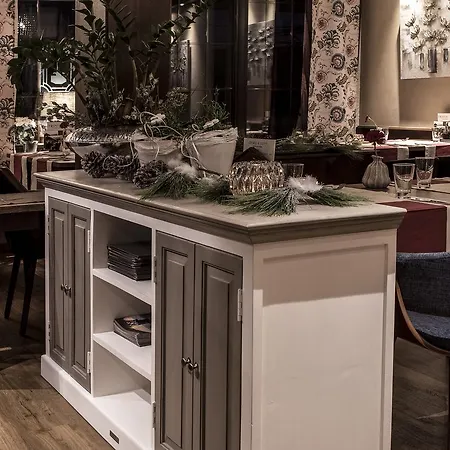 Restaurant Landgasthof Zum Wiesengrund 여관 뉴어