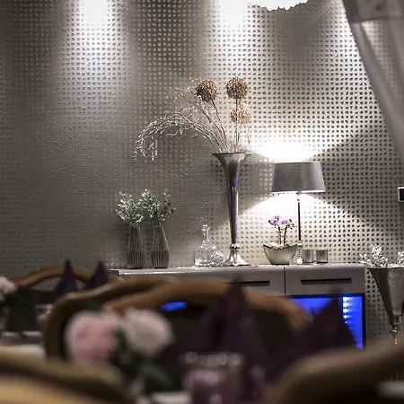 Restaurant Landgasthof Zum Wiesengrund 여관