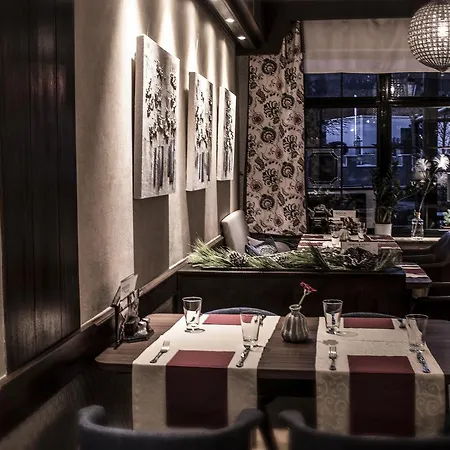 Restaurant Landgasthof Zum Wiesengrund 여관