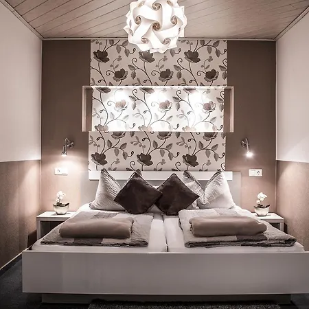 Restaurant Landgasthof Zum Wiesengrund 여관