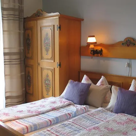 Restaurant Landgasthof Zum Wiesengrund 여관 뉴어