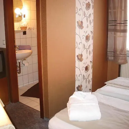 여관 Restaurant Landgasthof Zum Wiesengrund 뉴어