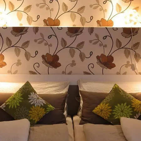 Restaurant Landgasthof Zum Wiesengrund 여관 뉴어