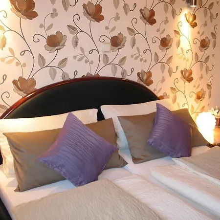 여관 Restaurant Landgasthof Zum Wiesengrund 3*