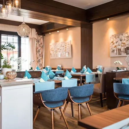 여관 Restaurant Landgasthof Zum Wiesengrund 3*