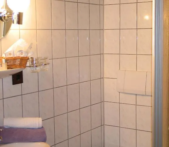 Restaurant Landgasthof Zum Wiesengrund بيت ريفي