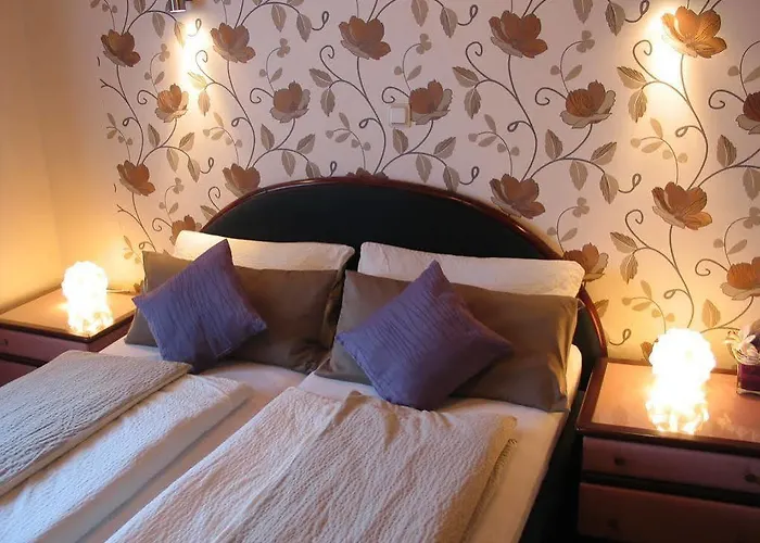 Restaurant Landgasthof Zum Wiesengrund بيت ريفي