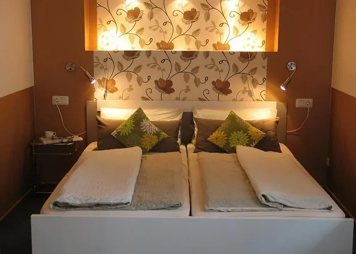 Restaurant Landgasthof Zum Wiesengrund بيت ريفي